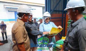 Pastikan Stok Beras Aman, Anggota DPR RI Fraksi Partai Gerindra Annisa Mahesa Sidak Gudang Bulog Serang